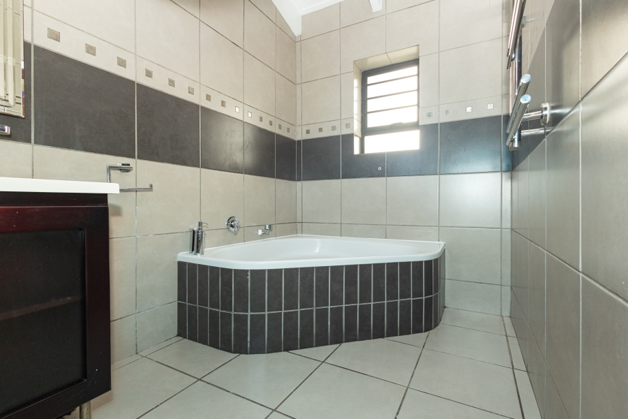 4 Bedroom Property for Sale in Selbourne Western Cape